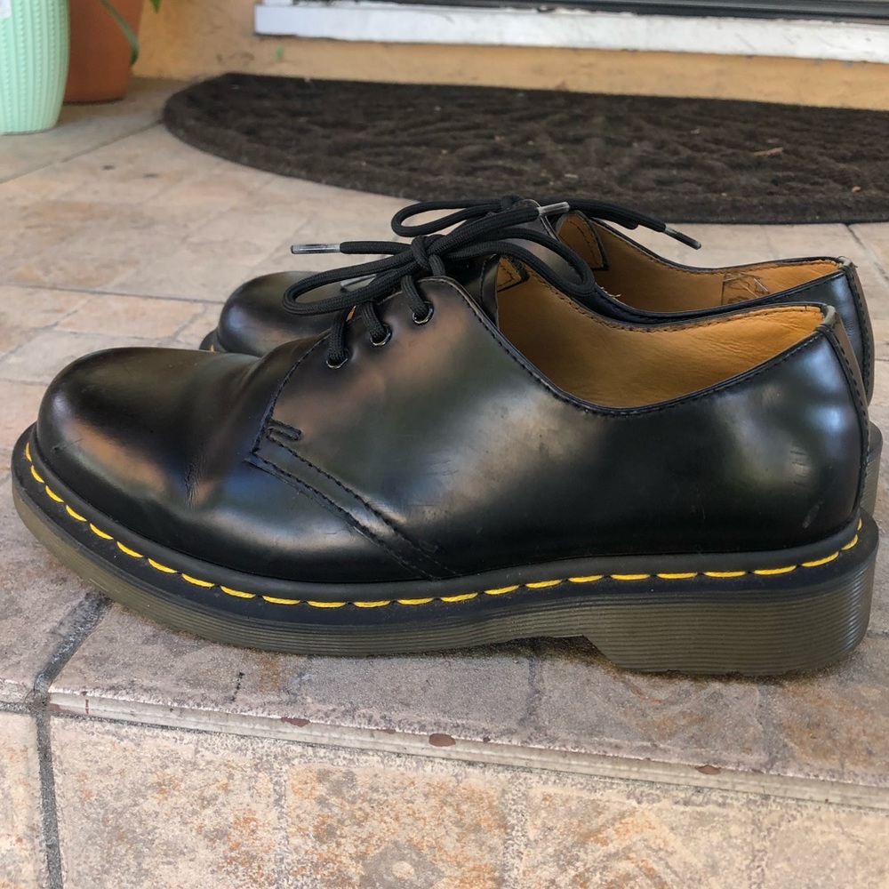 Size 8 Dr. Martens 1461 Smooth